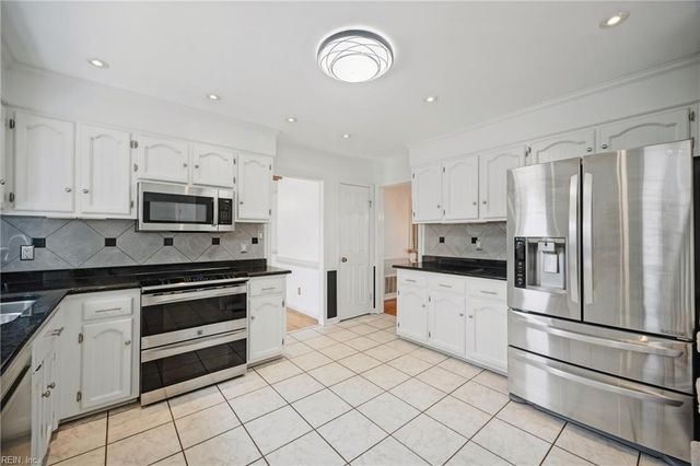 1836 Summerhedge CLS, Virginia Beach, VA 23456