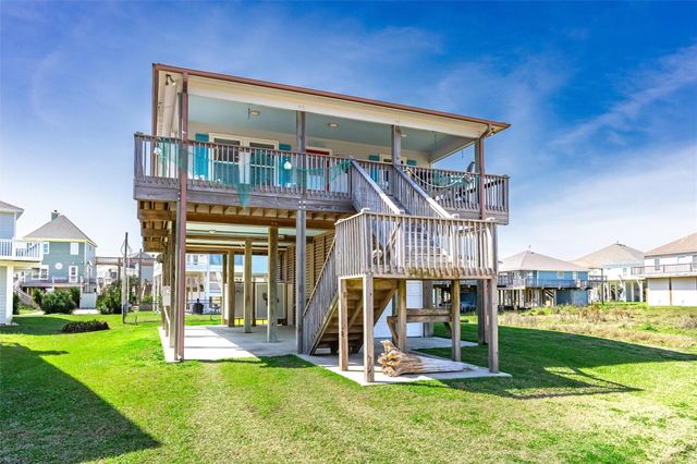 981 S Stingaree Drive, Crystal Beach, TX 77650