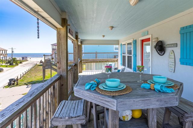 981 S Stingaree Drive, Crystal Beach, TX 77650