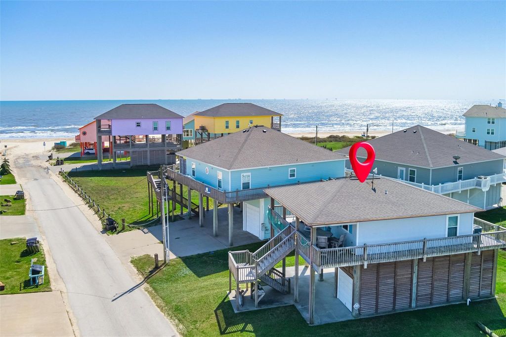 981 S Stingaree Drive, Crystal Beach, TX 77650