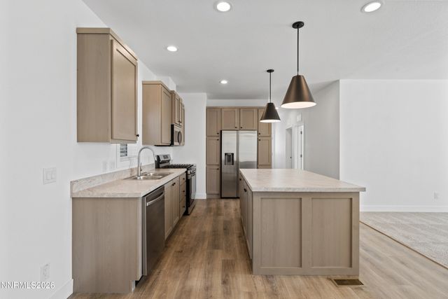 10 Grosh Avenue, Dayton, NV 89403