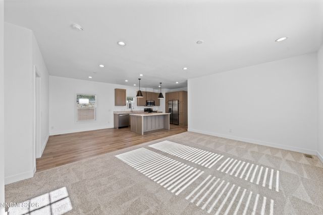 10 Grosh Avenue, Dayton, NV 89403