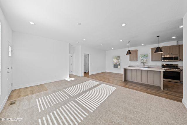 10 Grosh Avenue, Dayton, NV 89403