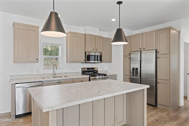 10 Grosh Avenue, Dayton, NV 89403