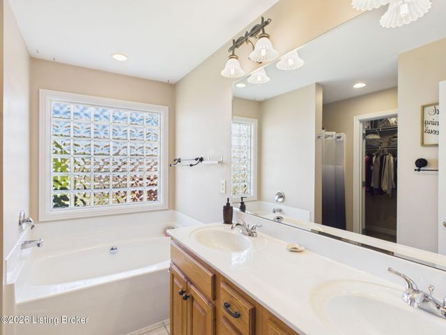 453 Oak Tree Way, Taylorsville, KY 40071