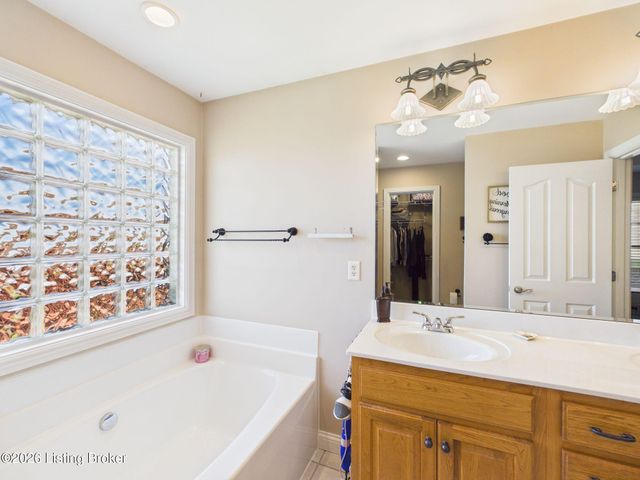 453 Oak Tree Way, Taylorsville, KY 40071