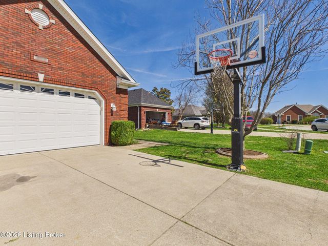 453 Oak Tree Way, Taylorsville, KY 40071