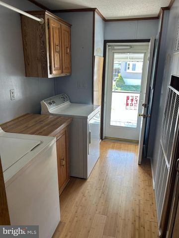 102 LARIAT RD, Middle River, MD 21220