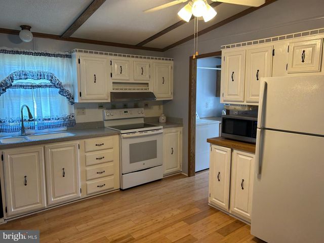 102 LARIAT RD, Middle River, MD 21220