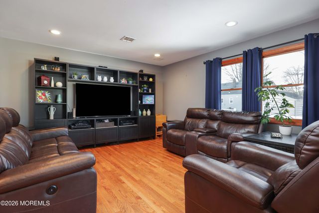 664 Summit Avenue, Kenilworth, NJ 07033