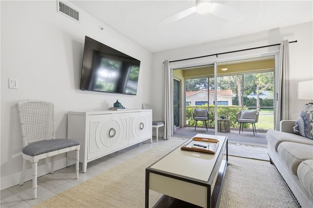 1550 S 42nd Circle 111, Vero Beach, FL 32967
