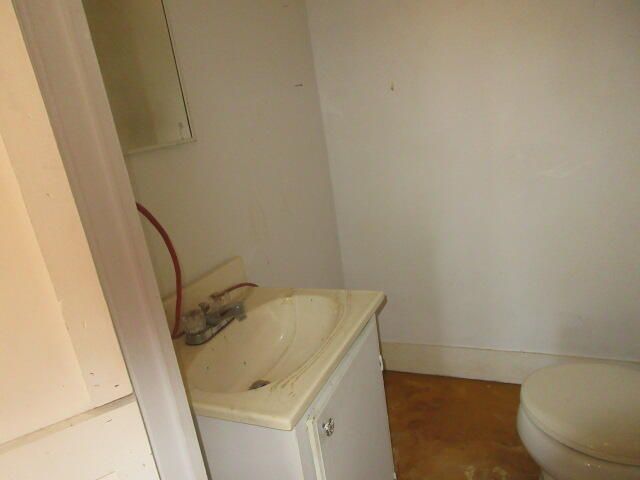 220 E 4th Street, Grove, OK 74344