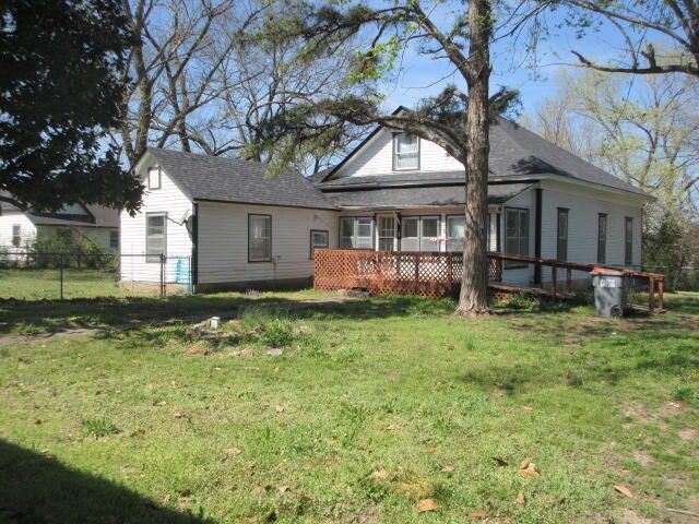 220 E 4th Street, Grove, OK 74344