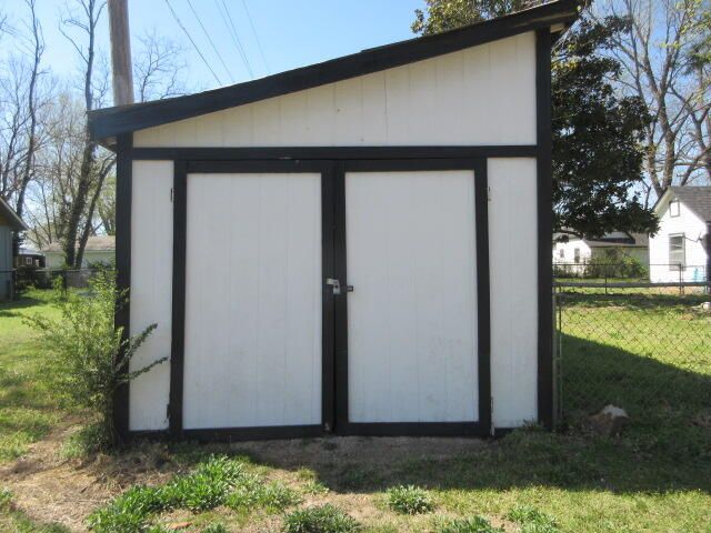 220 E 4th Street, Grove, OK 74344