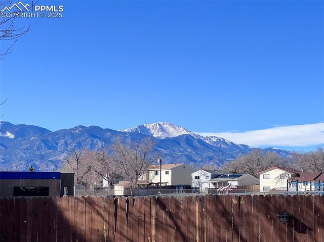 2758 Ferber Drive, Colorado Springs, CO 80916