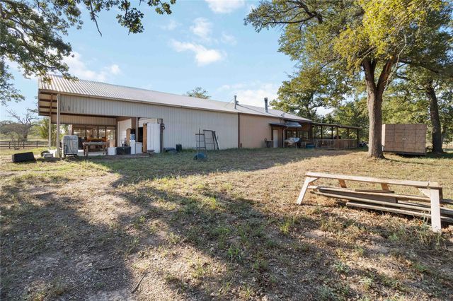 145 Three Oaks LN, Bastrop, TX 78602