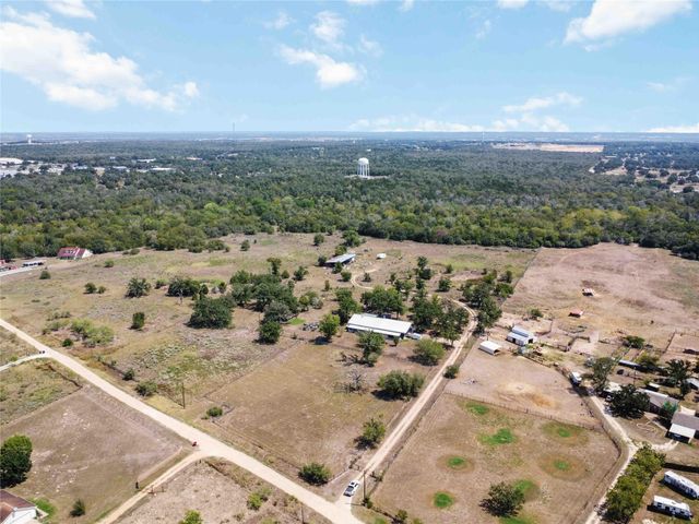 145 Three Oaks LN, Bastrop, TX 78602