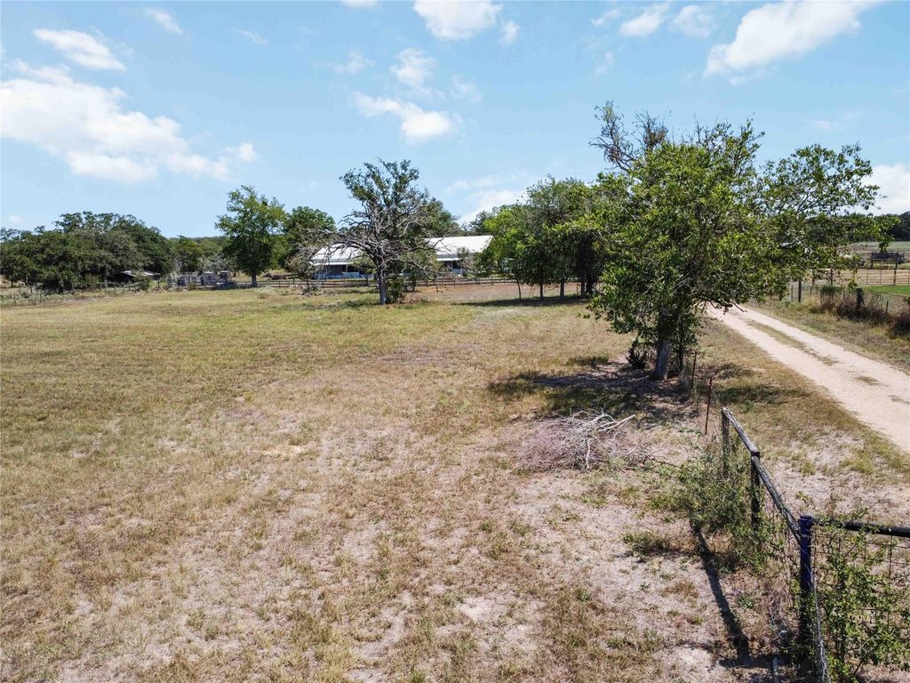 145 Three Oaks LN, Bastrop, TX 78602