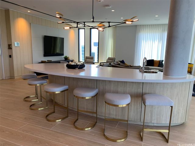 987 Queen Street 1303, Honolulu, HI 96814