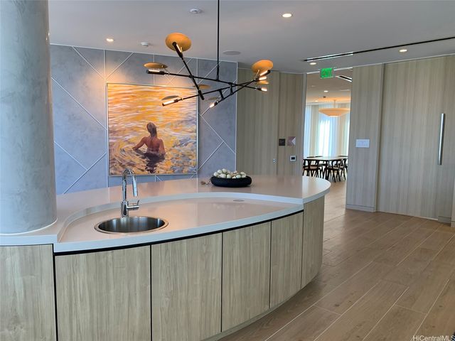 987 Queen Street 1303, Honolulu, HI 96814