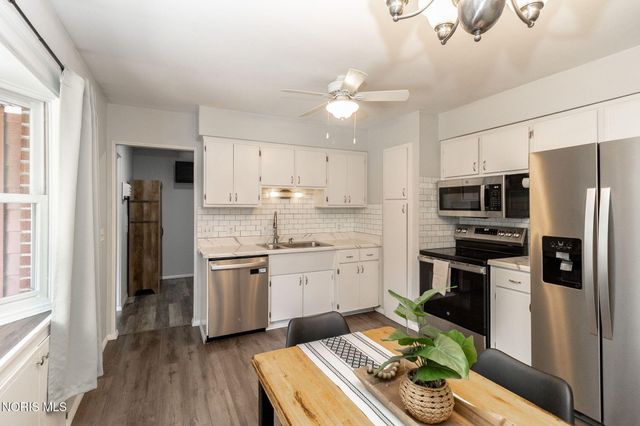 410 Danesmoor Road, Holland, OH 43528