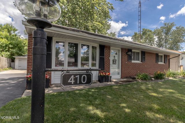 410 Danesmoor Road, Holland, OH 43528