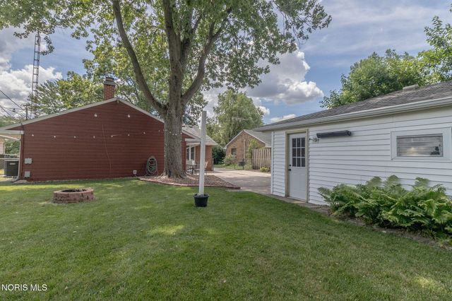 410 Danesmoor Road, Holland, OH 43528