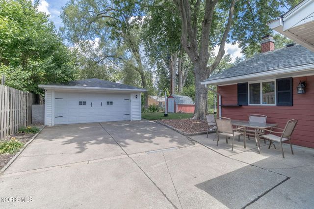 410 Danesmoor Road, Holland, OH 43528