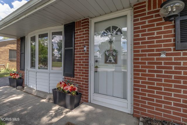 410 Danesmoor Road, Holland, OH 43528