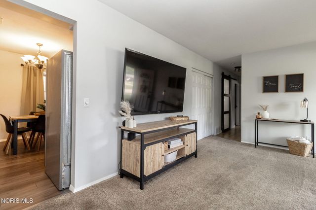 410 Danesmoor Road, Holland, OH 43528