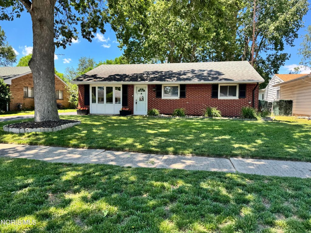 410 Danesmoor Road, Holland, OH 43528