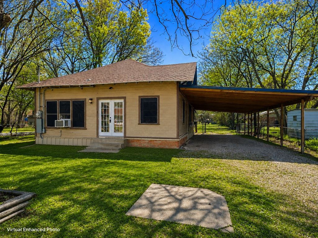 122 Robertson Street, Sulphur Springs, TX 75482