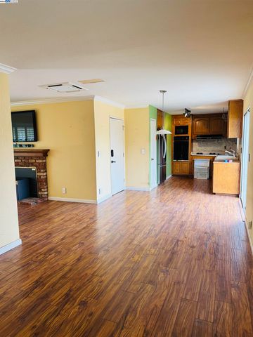 7505 Frederiksen Ln, Dublin, CA 94568