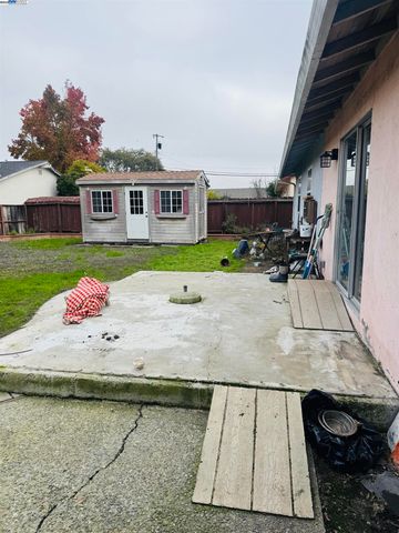 7505 Frederiksen Ln, Dublin, CA 94568