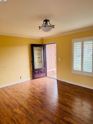 7505 Frederiksen Ln, Dublin, CA 94568