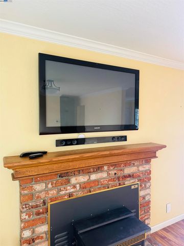 7505 Frederiksen Ln, Dublin, CA 94568