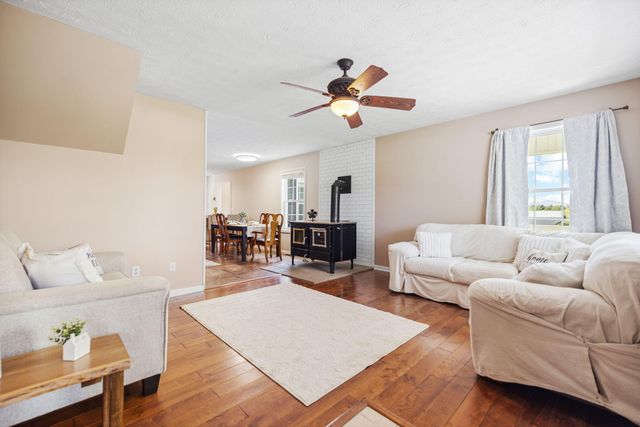 3033 Clear Springs Drive, London, KY 40744