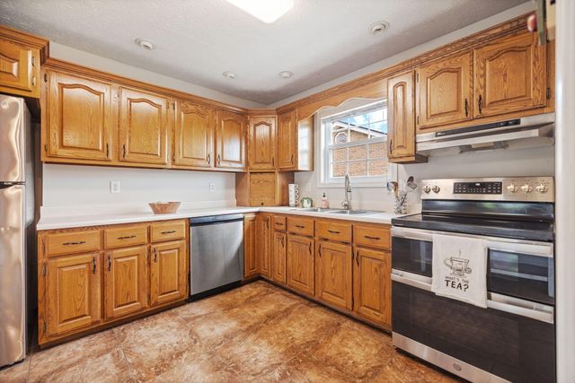 3033 Clear Springs Drive, London, KY 40744