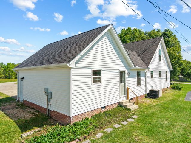 3033 Clear Springs Drive, London, KY 40744