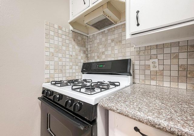 1108 W Tri Oaks Lane 150, Houston, TX 77043