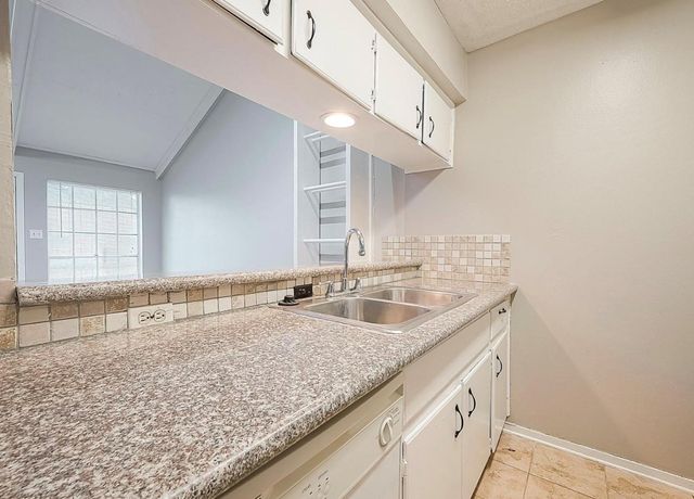 1108 W Tri Oaks Lane 150, Houston, TX 77043