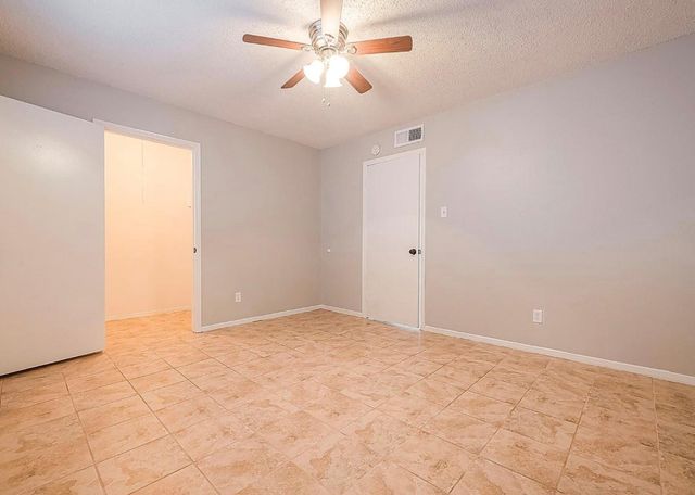 1108 W Tri Oaks Lane 150, Houston, TX 77043