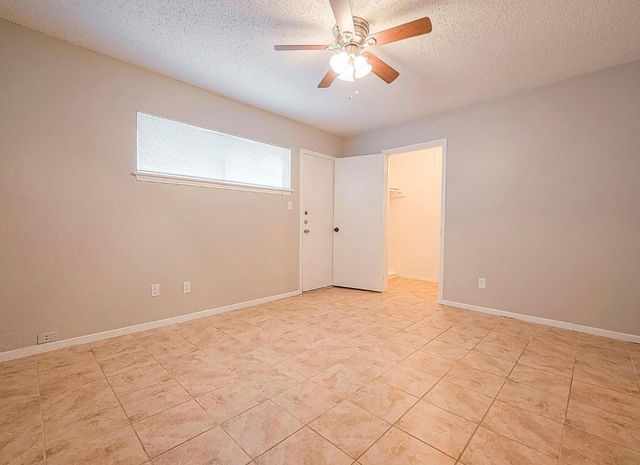 1108 W Tri Oaks Lane 150, Houston, TX 77043