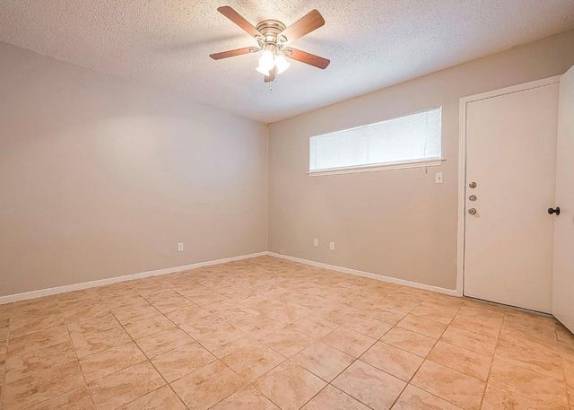 1108 W Tri Oaks Lane 150, Houston, TX 77043