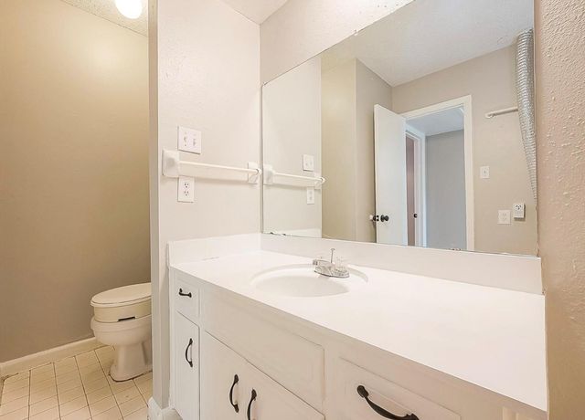 1108 W Tri Oaks Lane 150, Houston, TX 77043