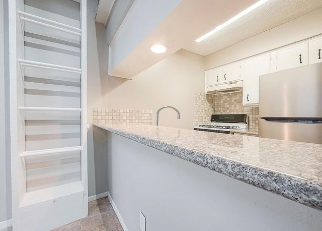 1108 W Tri Oaks Lane 150, Houston, TX 77043