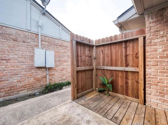 1108 W Tri Oaks Lane 150, Houston, TX 77043