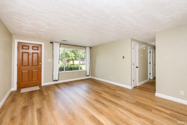 4002 E Saddle Drive, Fort Wayne, IN 46804