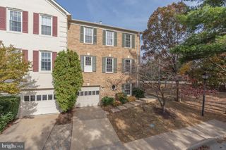8010 MERRY OAKS LN, Vienna, VA 22182