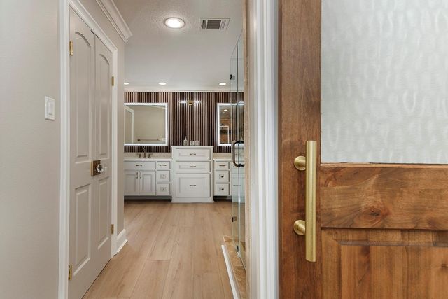 46 N Autumnwood Way, The Woodlands, TX 77380